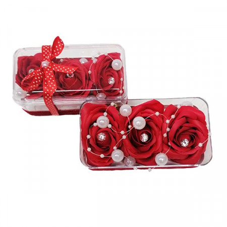 Aranjament floral, 3 Trandafiri din sapun in cutiuta cu banda de catifea si acccesorii, rosu