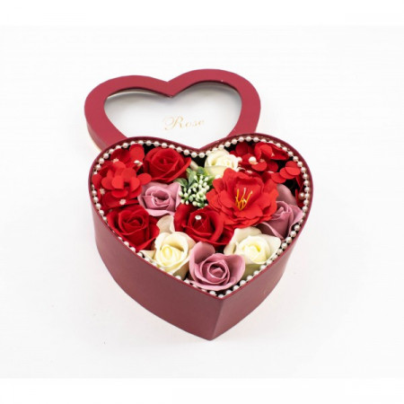Aranjament floral Red Heart cu trandafiri de sapun in cutie in forma de inima, Rosu