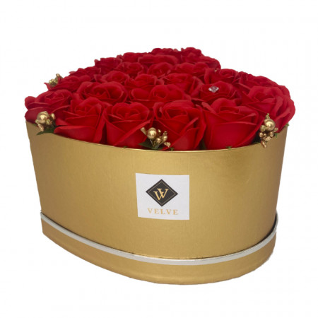 Aranjament floral RedGold, cutie inima aurie cu 25 trandafiri de sapun, Rosu
