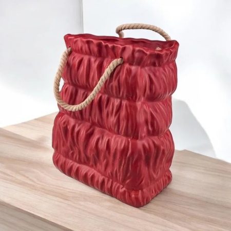 Vaza Baggy sub forma de traista, cu snur decorativ, din ceramica, Rosu