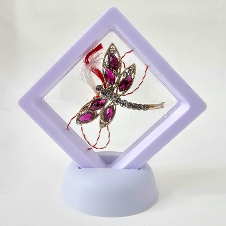 Martisor libelula brosa Serene Flight, cu cristale artizanale si snur, in suport elegant, Mov