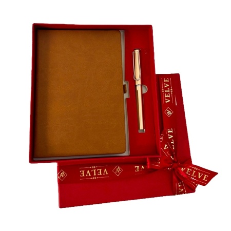 Set Gentleman cu accesorii, agenda si pix, in cutie eleganta, Maro