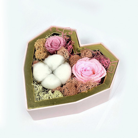 Aranjament Floral Special 6 cu flori criogenate pe pat de muschi cret si licheni naturali stabilizati