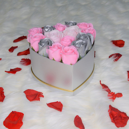 Aranjament floral Intimissimo cutie inima cu 15 trandafiri sapun