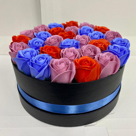 Aranjament floral Special Color cu 31 trandafiri sapun, blue-orange