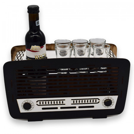 Minibar in forma de radio vintage, cu sase pahare si vin Recas Sauvignon