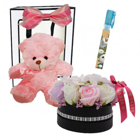 Pachet Childes, ursulet de plus, stilou apa de toaleta, aranjament floral in cutie neagra cu strasuri, trandafir si hortensii