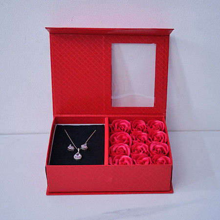 Set elegant cu cristale, Snowflakes, din inox, in cutie de bijuterii cu mesaj si trandafiri din spuma, Rosu