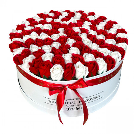 Aranjament floral cutie rotunda cu 125 trandafiri de sapun, Bicolor