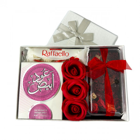 Pachet cadou dama, Cutie eleganta cu Parfum arabesc Oud Abiyed 50ml, 3 trandafiri de sapun, Praline Raffaello si o cutie cu flori uscate si parfumate, Rosu