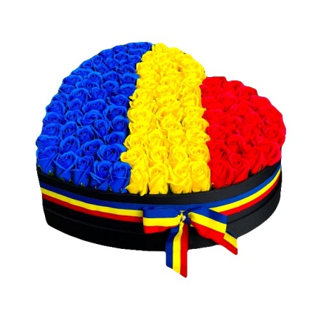 Aranjament floral Tricolor, in cutie cu forma de inima, cu 115 cu trandafiri din sapun
