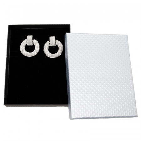 Cercei eleganti Merlin, accesorizati cu strasuri in forma de perle, in cutie cadou, argintiu