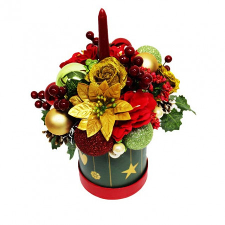 Decoratiune ChristmasDay handmade, cu trandafiri aurii, globulete, lumanare, merisoare, frunze de brad, conuri de brad si craciunite