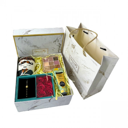 Pachet Eyup, crema de maini si de corp 50ml Eyup Sabri-Tuncer, paleta fard Eveline Cosmetics, cana 150ml, cutiuta cu 6 trandafiri de sapun si bratara, in cutie eleganta cu punga cadou