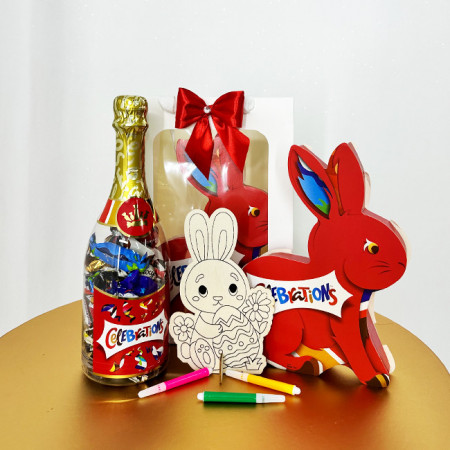 Pachet Paint Joy pentru copii, cu Sablon iepuras pentru desenat, sticla si cutie cu dulciuri Celebrations in punga cadou, Rosu