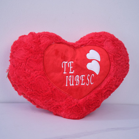 Perna brodata Heart, cu aspect pufos, tip inima si mesaj romantic, 25X35, Rosu