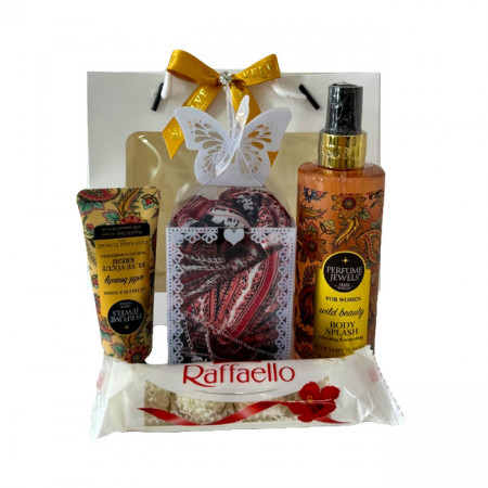 Pachet Eyup, spray de corp 250ml Eyup Sabri-Tuncer, crema de maini si de corp 50ml Eyup Sabri-Tuncer, praline Raffaello 40gr, esarfa, in punga cadou, Maro