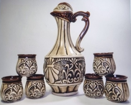 Set din ceramica Sultan, cu sticla si sase pahare, cu design oriental, Bej