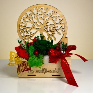 Aranjament floral „La multi ani", trandafir criogenat și licheni stabilizați, in suport decorativ din lemn - Img 2