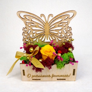 Aranjament floral „Primavara frumoasa”, trandafir criogenat și licheni stabilizați, in suport decorativ din lemn - Img 2