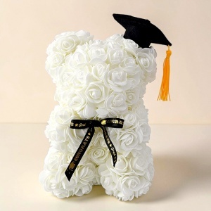 Aranjament floral absolvire 2026 Graduate, urs floral din trandafiri de spuma 25 cm cu toca, Alb - Img 5