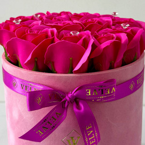 Aranjament floral Crystal Beauty cu 15 trandafiri de sapun, cristale artizanale, in cutie roz cu catifea, fucsia 4
