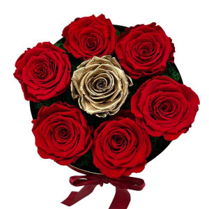 Aranjament floral in cutie rotinda de catifea