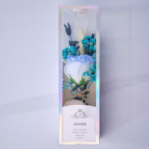 Aranjament floral de primavara, cu flori uscate si trandafir de sapun, albastru