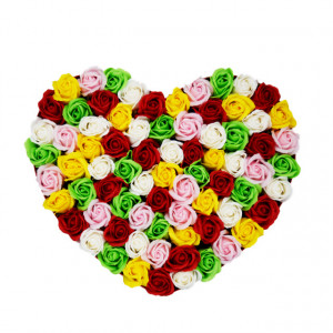 Aranjament floral Dye, in cutie inima rosie, cu 75 trandafiri din sapun