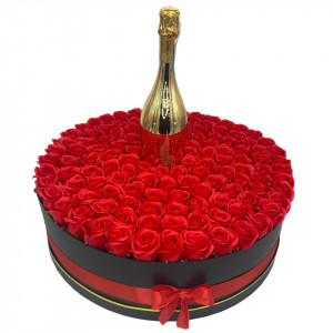 Aranjament floral Eternal Love, cutie rotunda cu 135 trandafiri de sapun, Prosecco Bottega Gold