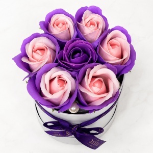 Aranjament floral Glamour Double Color cu 7 trandafiri de sapun bicolor, in cutie rotunda, 16x11 cm, Mov-Roz pal - Img 5