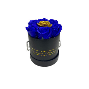 Aranjament floral Glamour Flower cutie rotunda neagra cu 7 trandafiri sapun Albastru