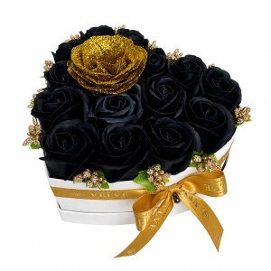 Aranjament floral in forma de inima Velvet Heart cu 15 trandafiri de sapun si accent cu sclipici, Negru - Auriu