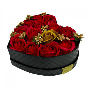 Aranjament floral Intimissimo, 13 trandafiri de sapun rosii/aurii, stamine artizanale, in cutie inima negru/auriu
