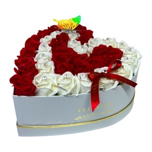 Aranjament floral Love Impact in cutie inima cu 41 trandafiri din sapun si cristale decorative, Rosu-Alb