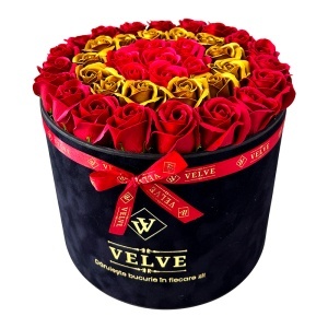 Aranjament Floral Majestic, cu trandafiri din sapun bordo, aurii si rosii, in cutie neagra de catifea