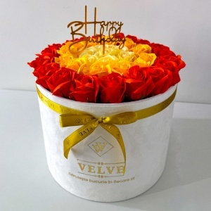 Aranjament Floral Majestic, cu trandafiri din sapun, rosu, portocaliu si galben, in cutie alba de catifea, cu mesaj "Happy Birthday" - Img 4