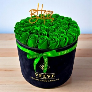 Aranjament Floral Majestic Green, cu trandafiri din sapun, in cutie neagra de catifea, cu mesaj "Happy Birthday" - Img 4