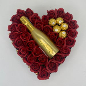 Aranjament floral Opulence, cutie inima cu trandafiri de sapun rosu inchis si Prosecco Bottega Gold si praline Ferrero Rocher - Img 6