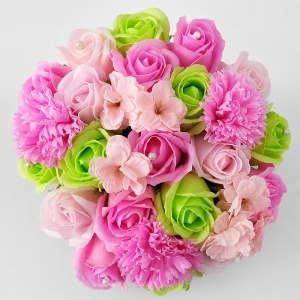 Aranjament floral premium in cutie de catifea neagra cu trandafiri, garoafe si flori de cires de sapun - Img 2