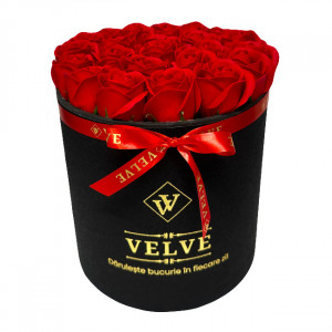 Aranjament floral rosu Trandafiri parfumati de sapun, in cutie neagra Luxury