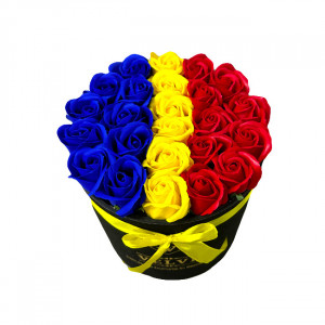 Aranjament floral Tricolor, drapelul Romaniei cu trandafiri din sapun, in cutie rotunda 1