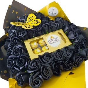 Buchet floral premium Heart Black in forma de inima cu 51 trandafiri de sapun si bomboane Ferrero Rocher, 45 cm - Img 2