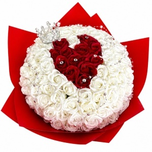 Buchet floral Royal White cu 101 trandafiri de sapun si accesorii decorative, 40 cm - Img 4