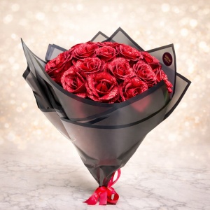 Buchet Glitter Roses cu 19 trandafiri rosii decorativi, buchet premium ambalat elegant, 40 cm