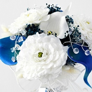 Buchet mireasa elegant Blue Royal cu cale albastre, margarete si cristale - Img 6