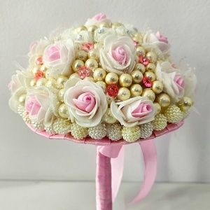 Buchet mireasa elegant Royal Blush cu trandafiri, perle si cristale roz, 25x20 cm - Img 6
