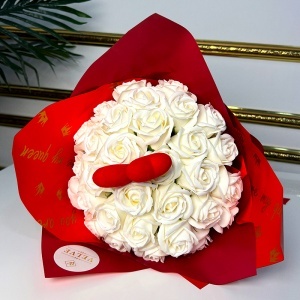 Buchet Royal Love cu 31 trandafiri de sapun si ornament inima, Alb - Img 8
