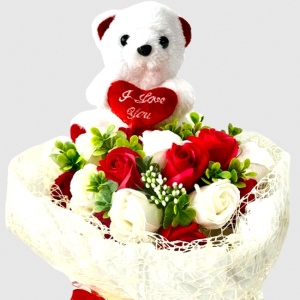 Buchet Special Bear, cu trandafiri de sapun, plante artizanale , urs din plus, Alb