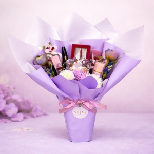 Buchet Special Beauty, cu flori de sapun si artizanale, cutiuta cu 3 bratari si produse cosmetice - Img 4